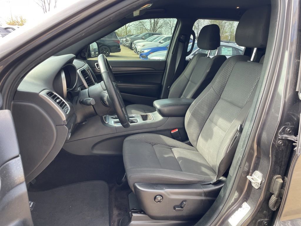 Used 2018 Jeep Grand Cherokee Laredo AWD/4WD image 8