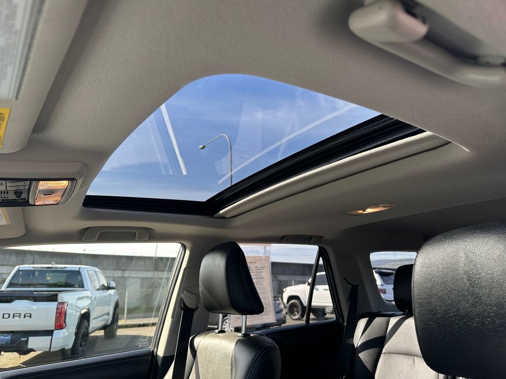 Certified 2021 Toyota 4Runner SR5 Premium w/ Moonroof Package AWD/4WD image 21
