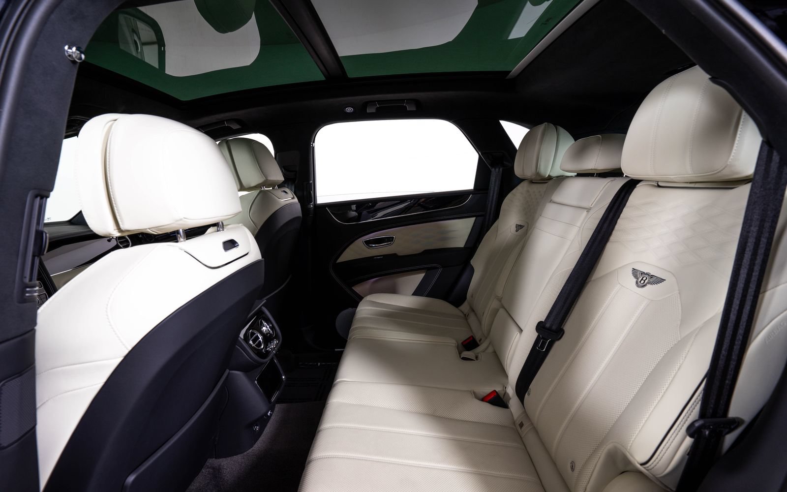 Used 2025 Bentley Bentayga AWD/4WD image 20