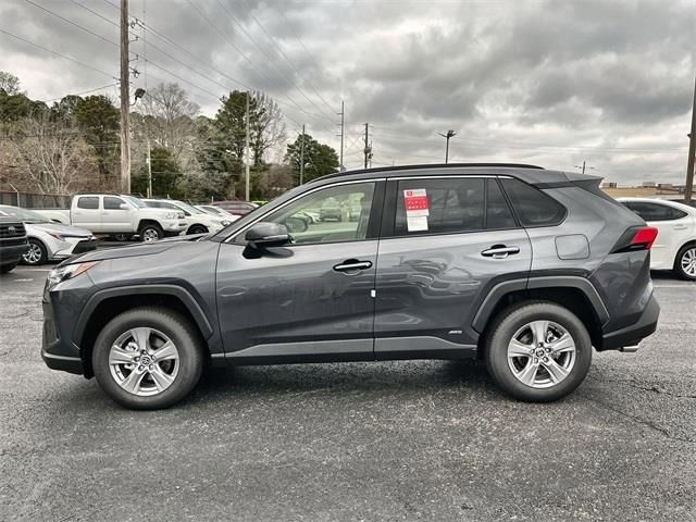 Used 2025 Toyota RAV4 XLE AWD/4WD image 14