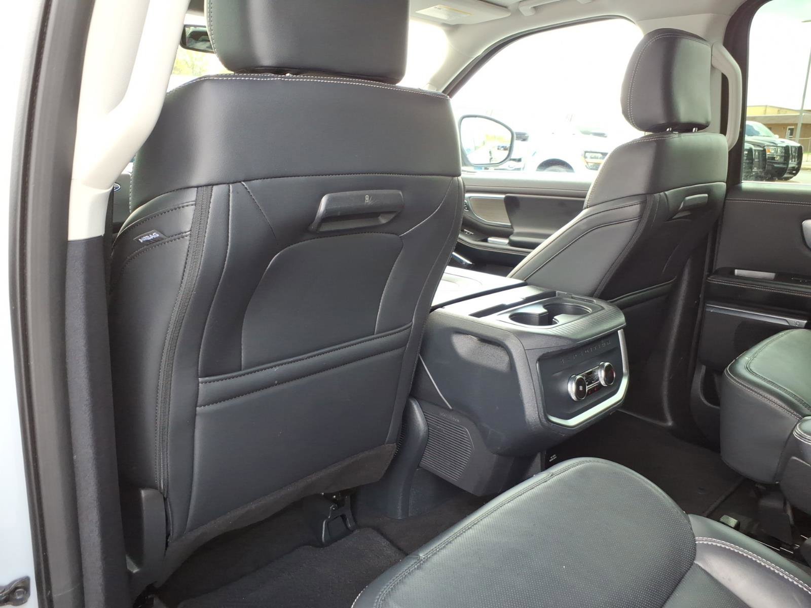 Used 2025 Ford Expedition Platinum AWD/4WD image 11