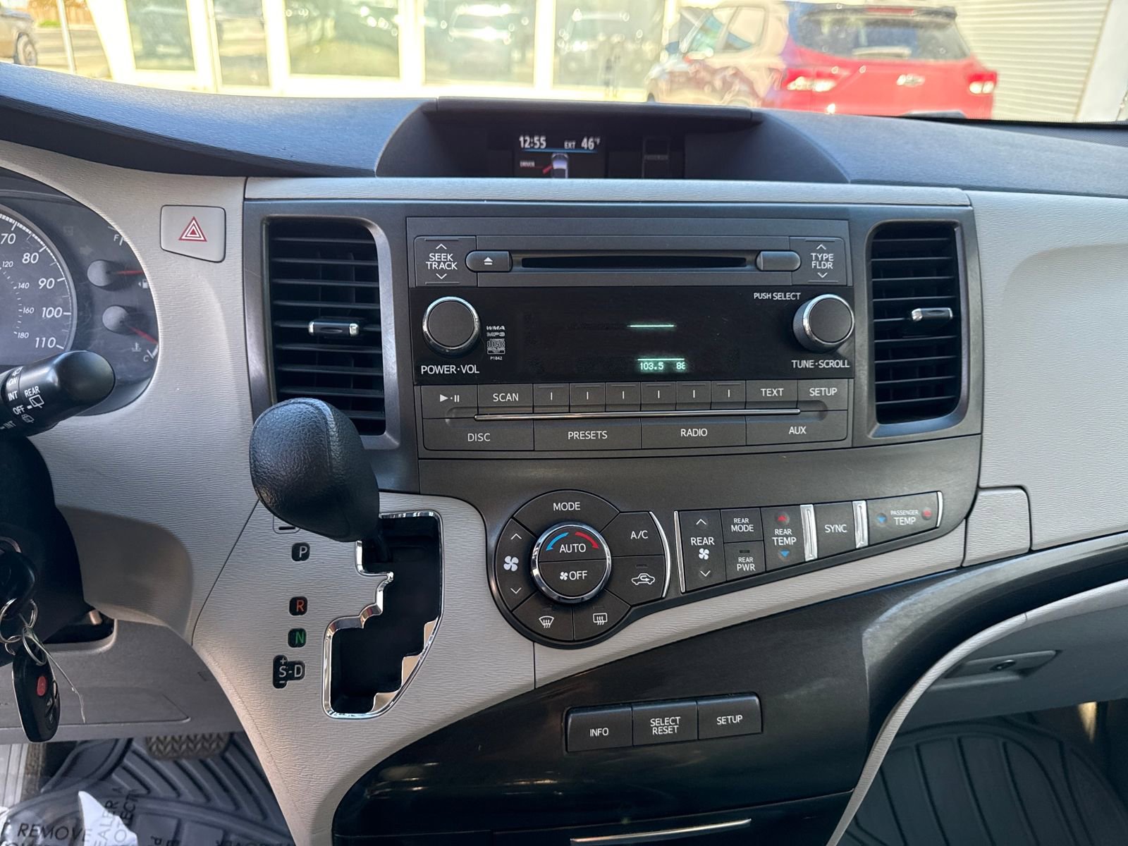 Used 2014 Toyota Sienna LE image 18