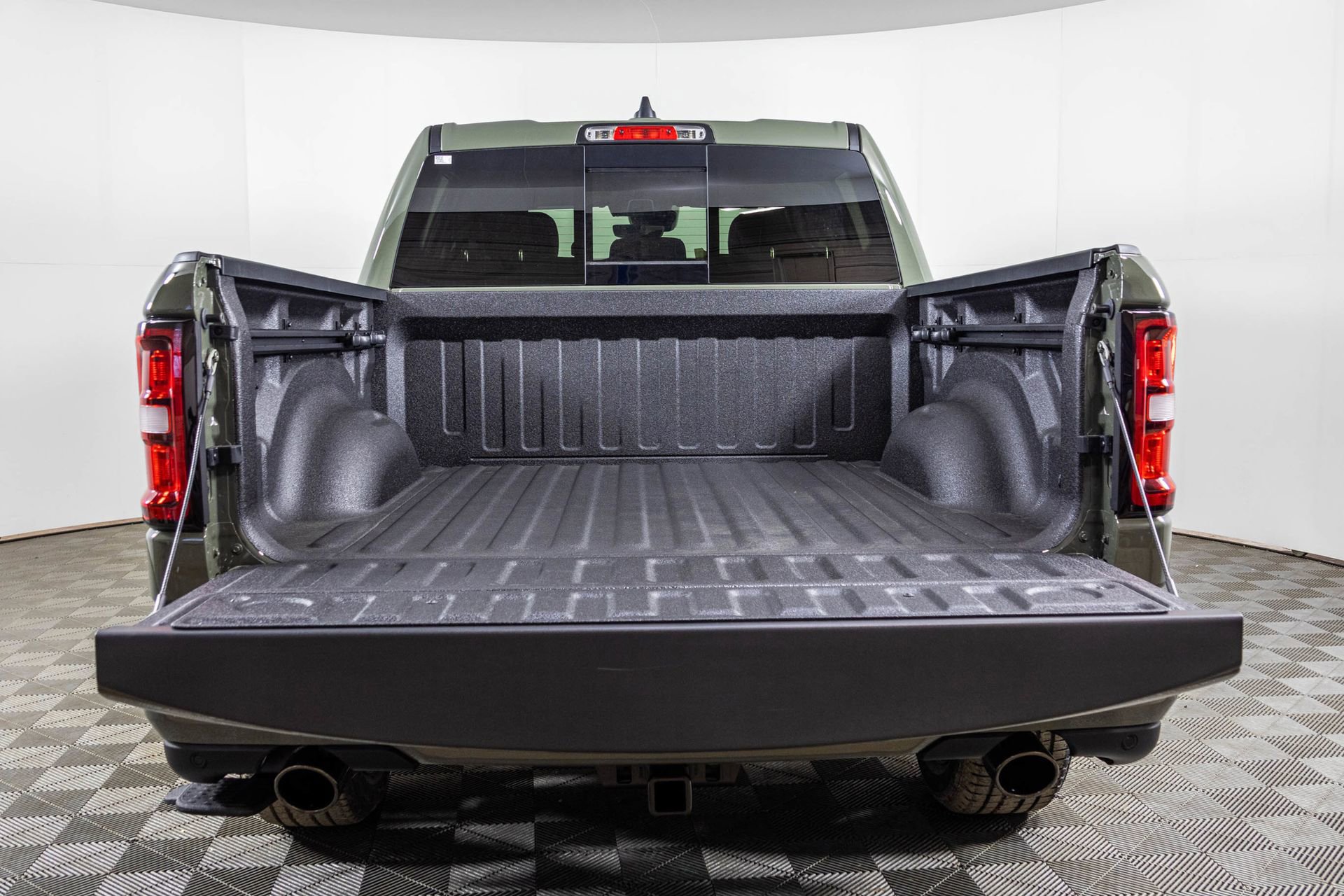 New 2026 RAM 1500 4x4 Crew Cab image 37