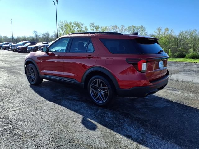 Used 2025 Ford Explorer ST-Line w/ ST-Line Street Pack AWD/4WD image 29
