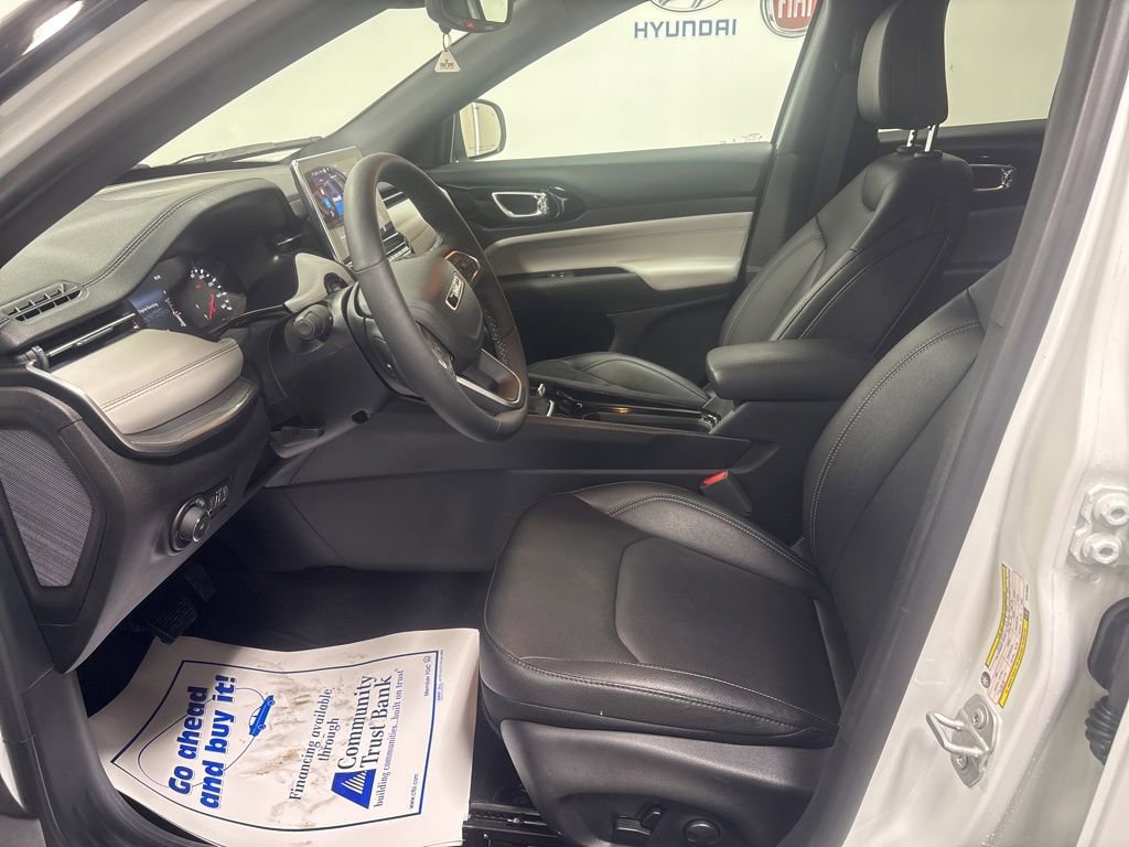 Used 2025 Jeep Compass Limited AWD/4WD image 11