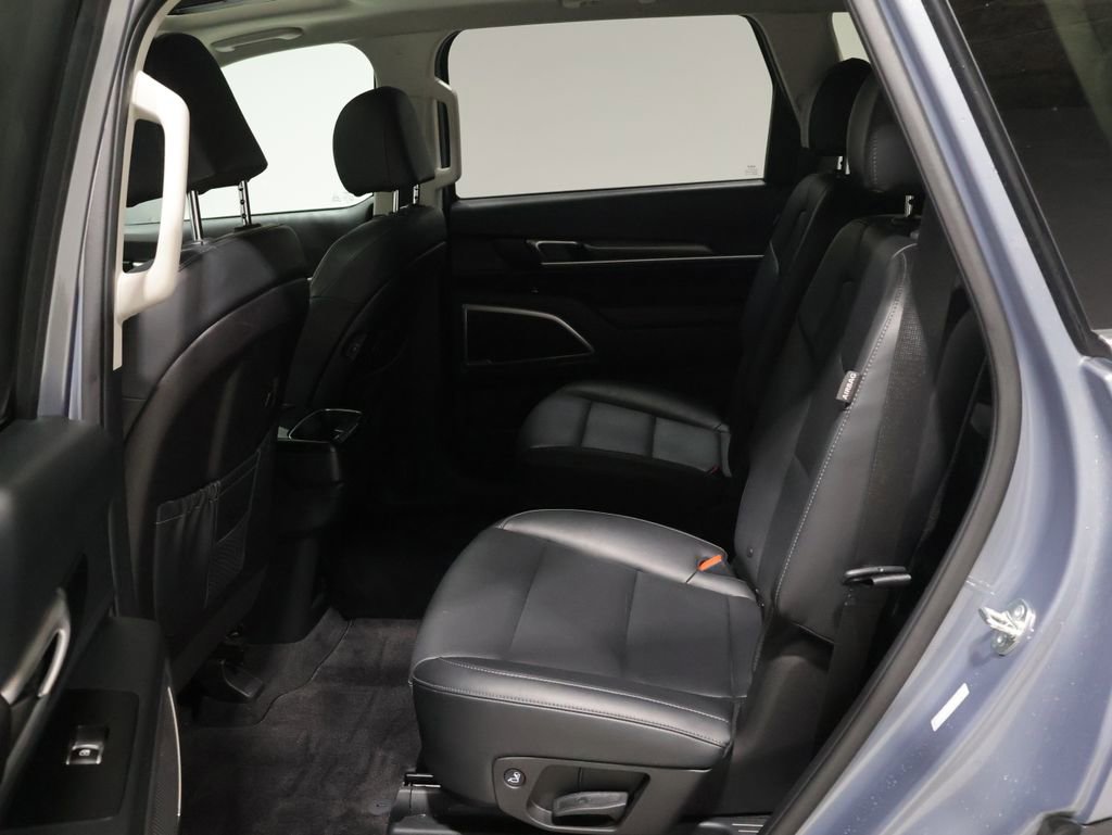 Used 2025 Kia Telluride S image 17