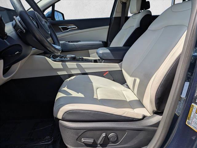 Used 2025 Kia Sportage EX AWD/4WD image 16