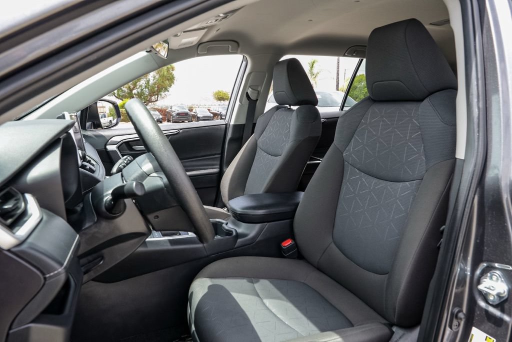 Used 2025 Toyota RAV4 XLE FWD image 18