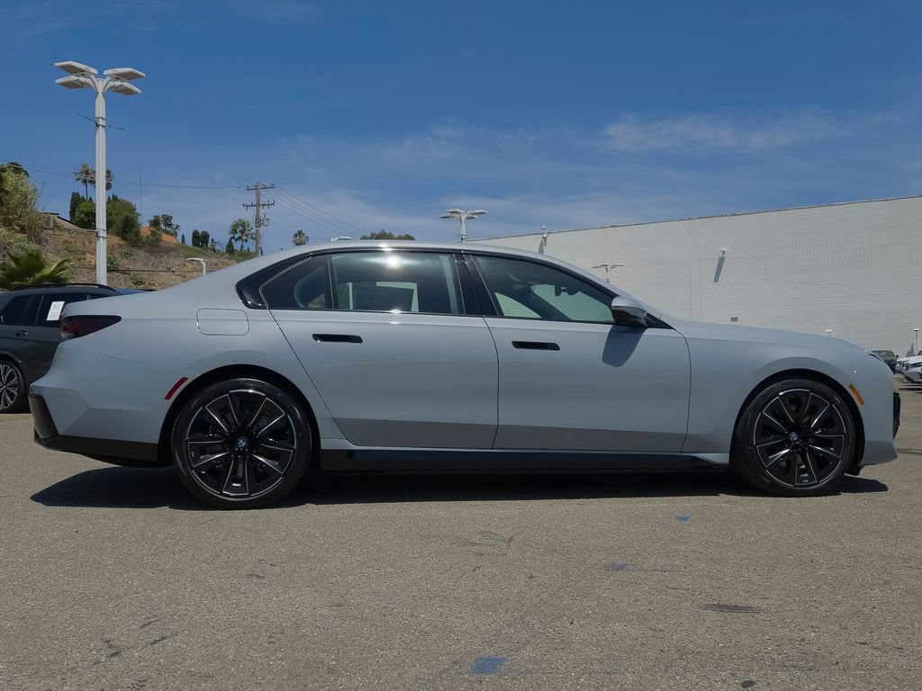 New 2026 BMW i7 eDrive50 w/ M Sport Package RWD image 3