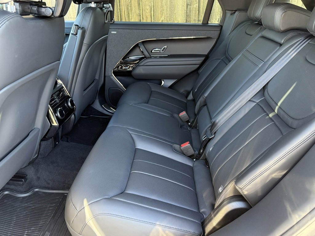 New 2025 Land Rover Range Rover Sport SE image 32