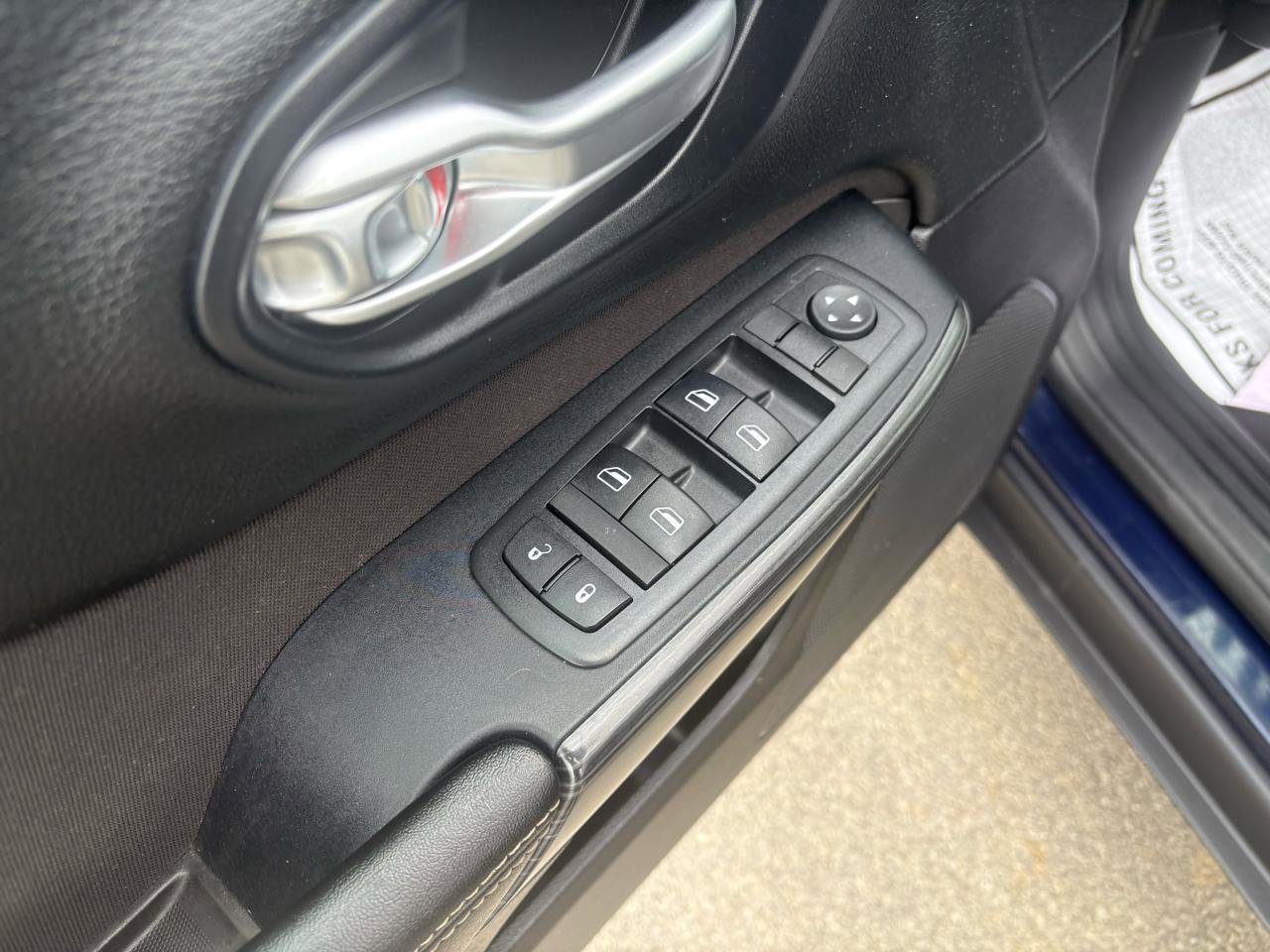 Used 2016 Jeep Cherokee Sport AWD/4WD image 13