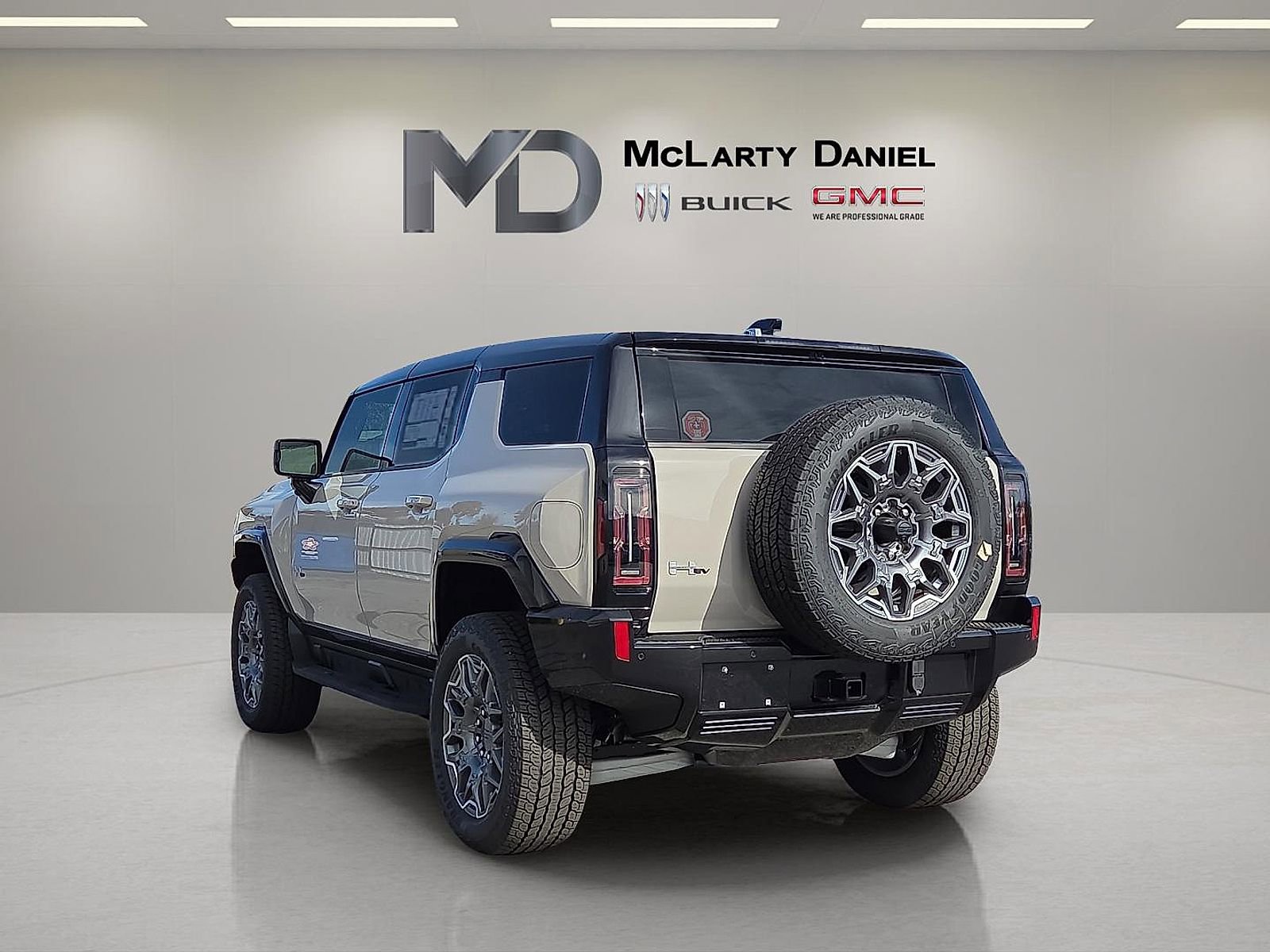 New 2026 GMC Hummer EV SUV AWD/4WD image 4