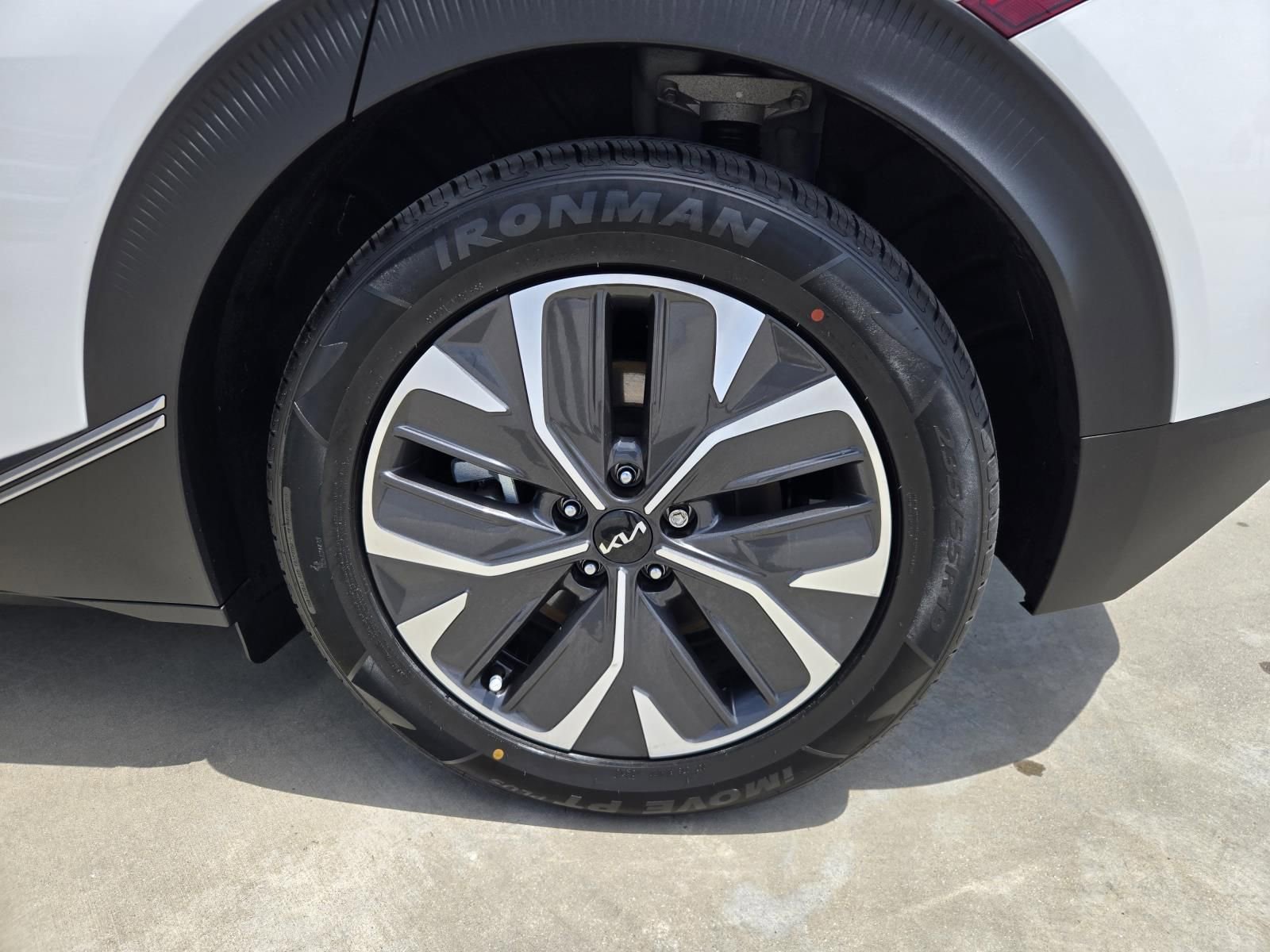 Used 2024 Kia EV6 Light RWD image 32