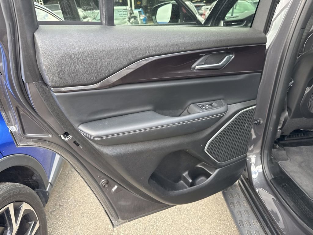 Used 2022 Jeep Grand Cherokee Altitude image 15