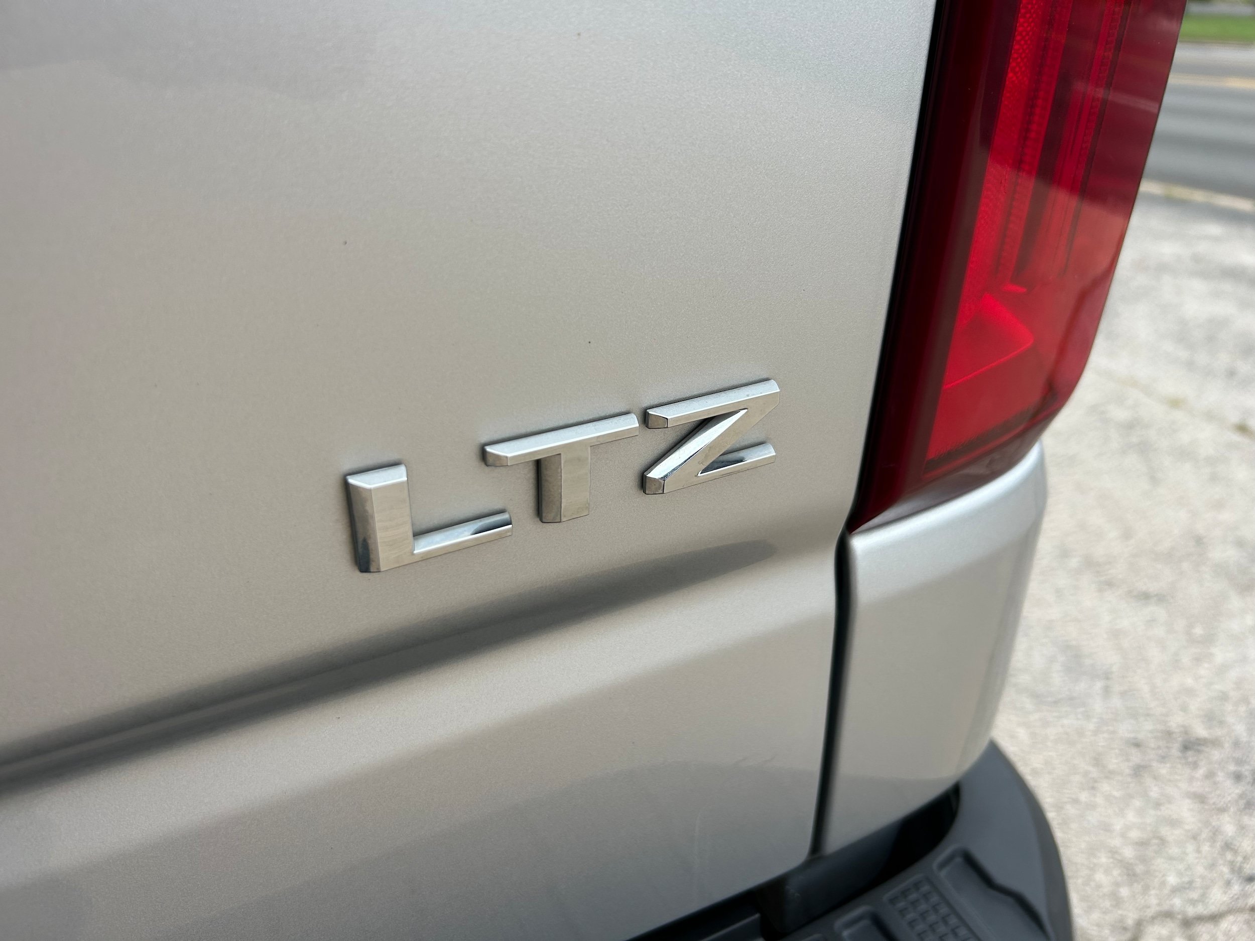 Used 2019 Chevrolet Silverado 1500 LTZ w/ LTZ Plus Package AWD/4WD image 9