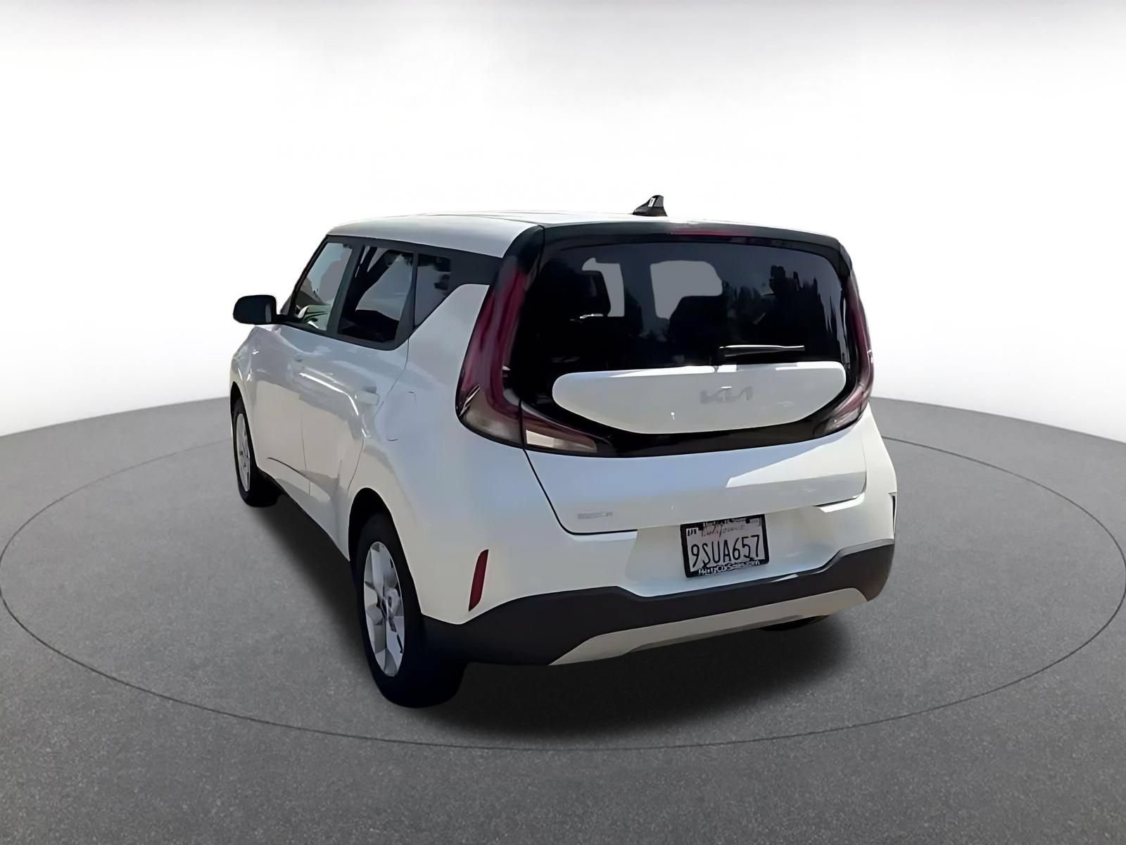 Used 2025 Kia Soul LX w/ LX Technology Package FWD image 10