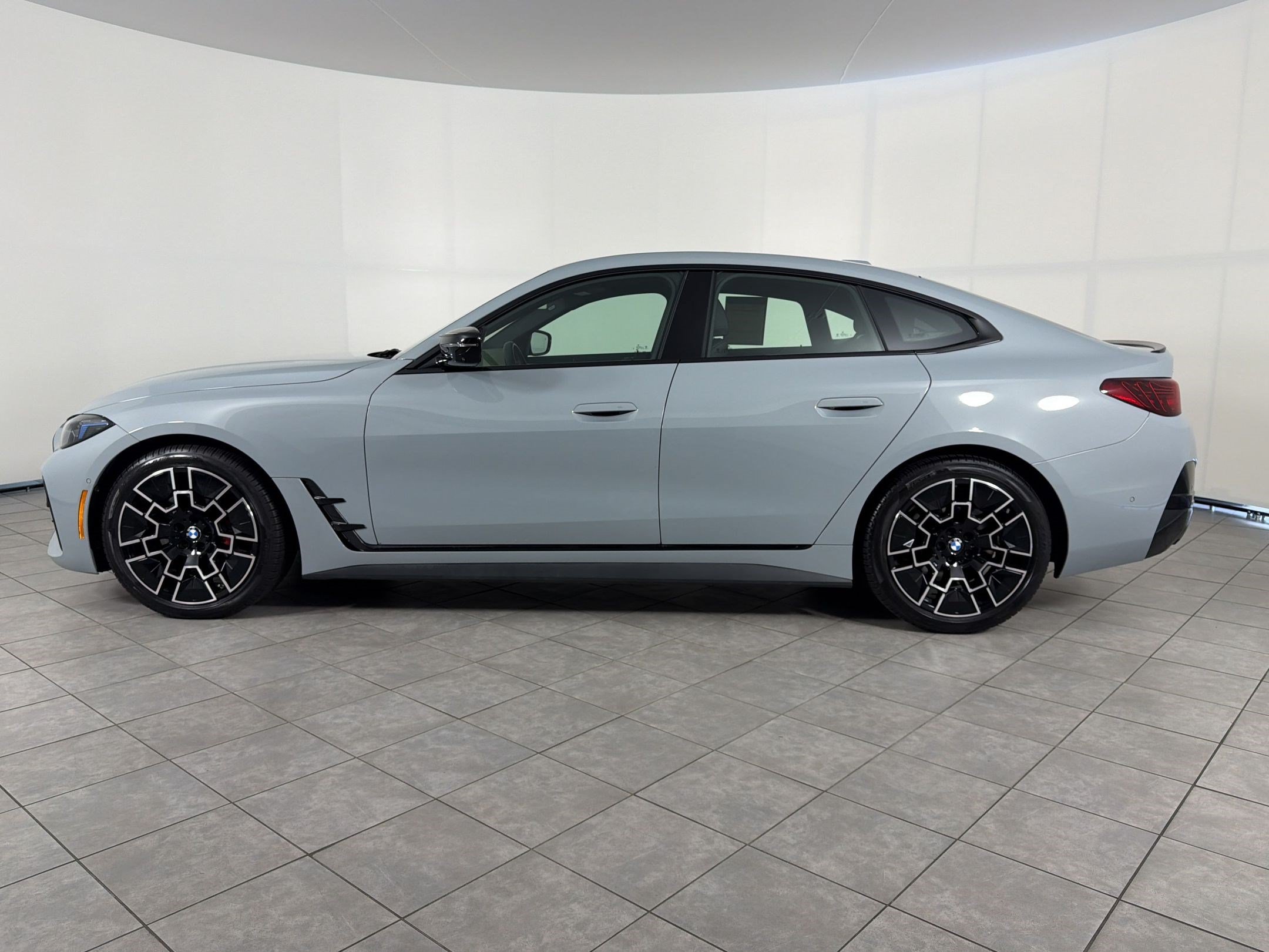 Used 2026 BMW 440i xDrive w/ Premium Package AWD/4WD image 2