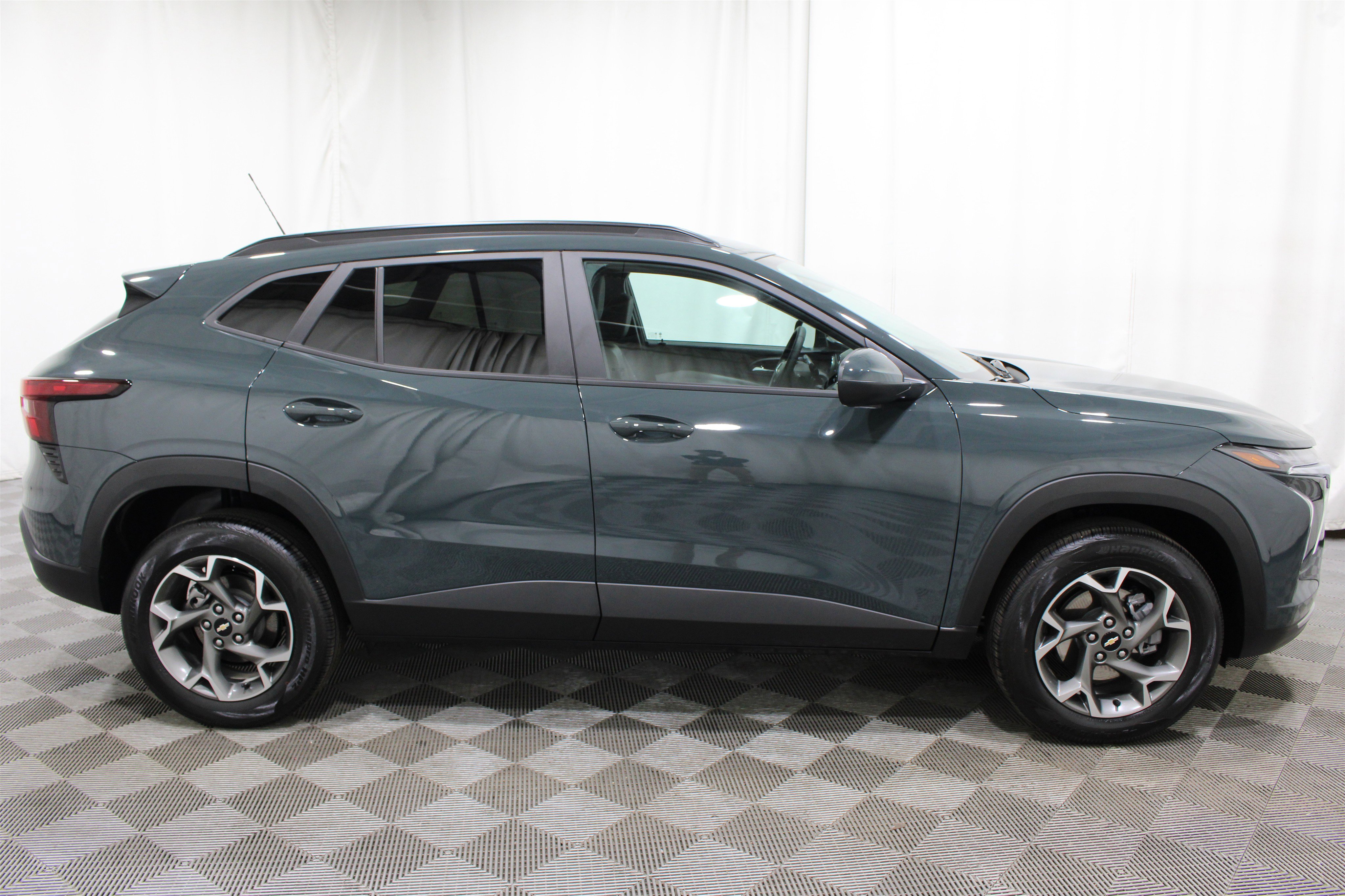 Used 2025 Chevrolet Trax LT w/ LT Convenience Package FWD image 26