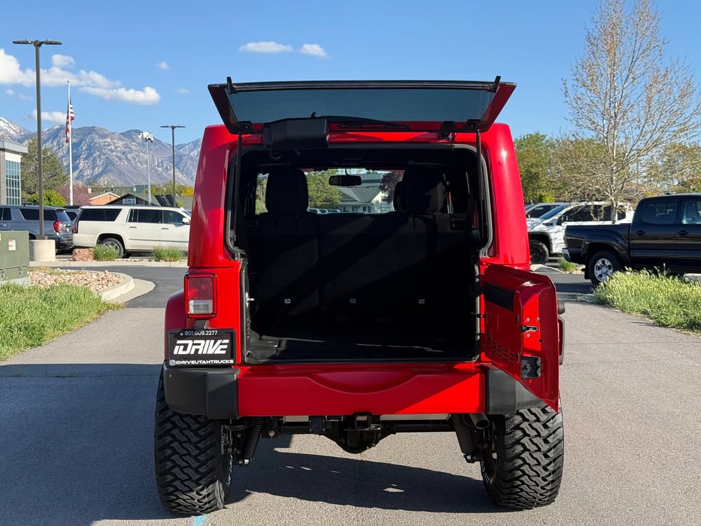 Used 2018 Jeep Wrangler Unlimited Sahara w/ Max Tow Package AWD/4WD image 12