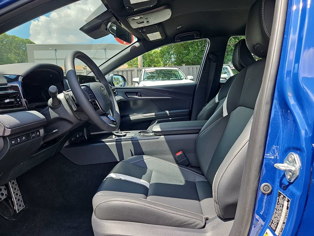 Used 2025 Toyota Camry SE AWD/4WD image 13