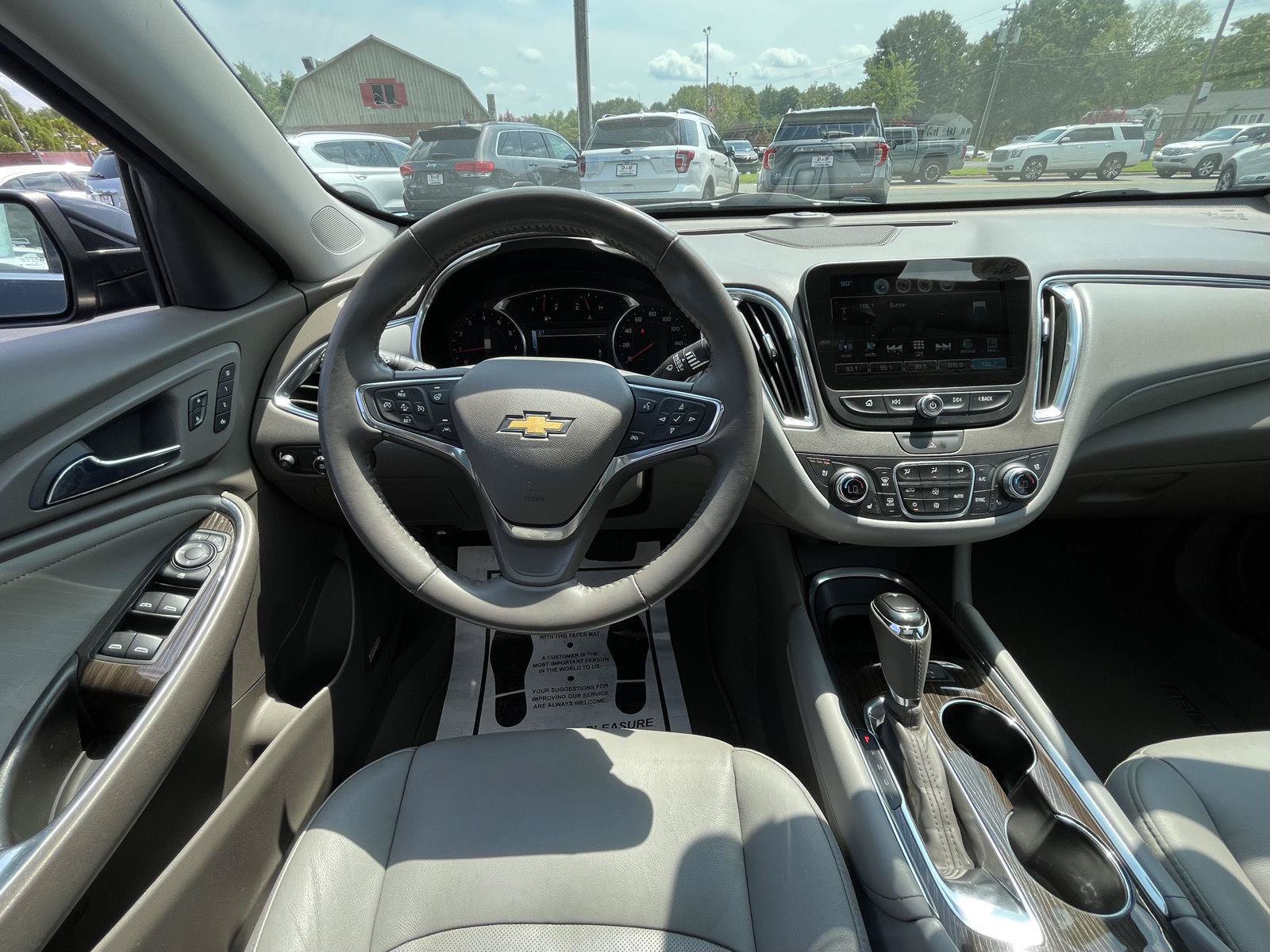 Used 2018 Chevrolet Malibu Premier w/ Premier Sun and Wheel Package FWD image 6
