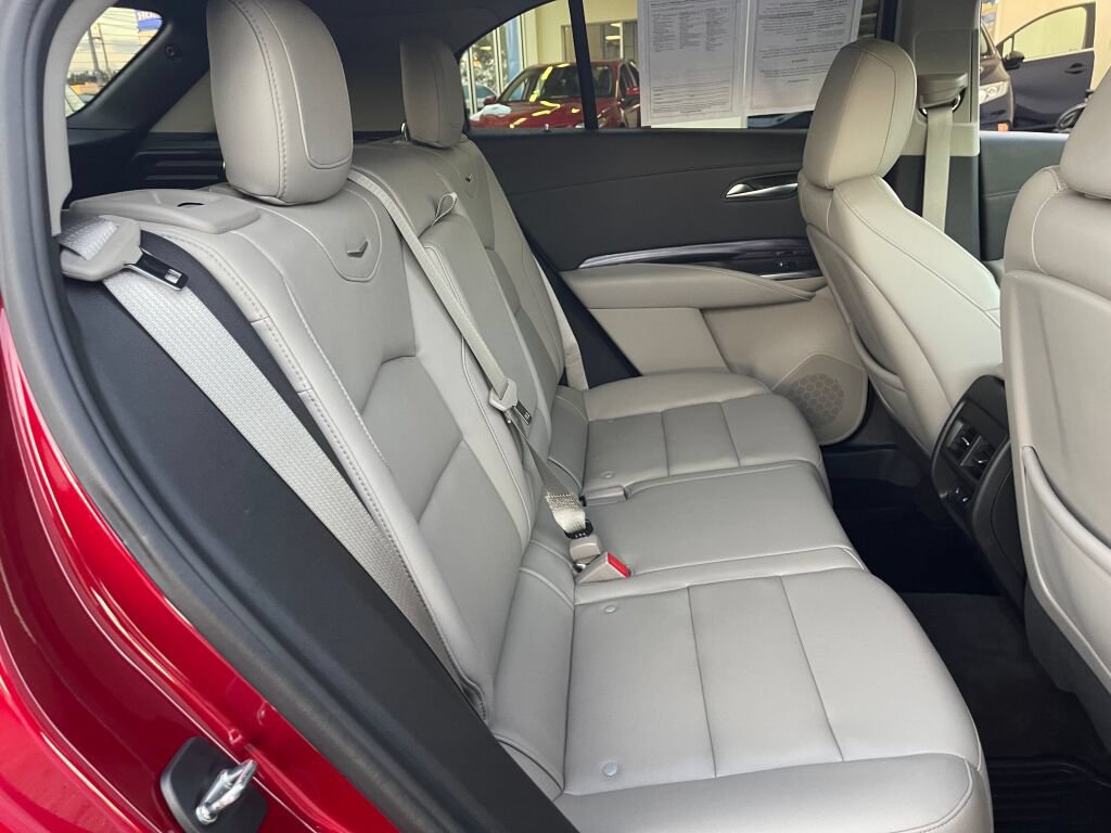 Used 2023 Cadillac XT4 Luxury w/ Cold Weather Package FWD image 28