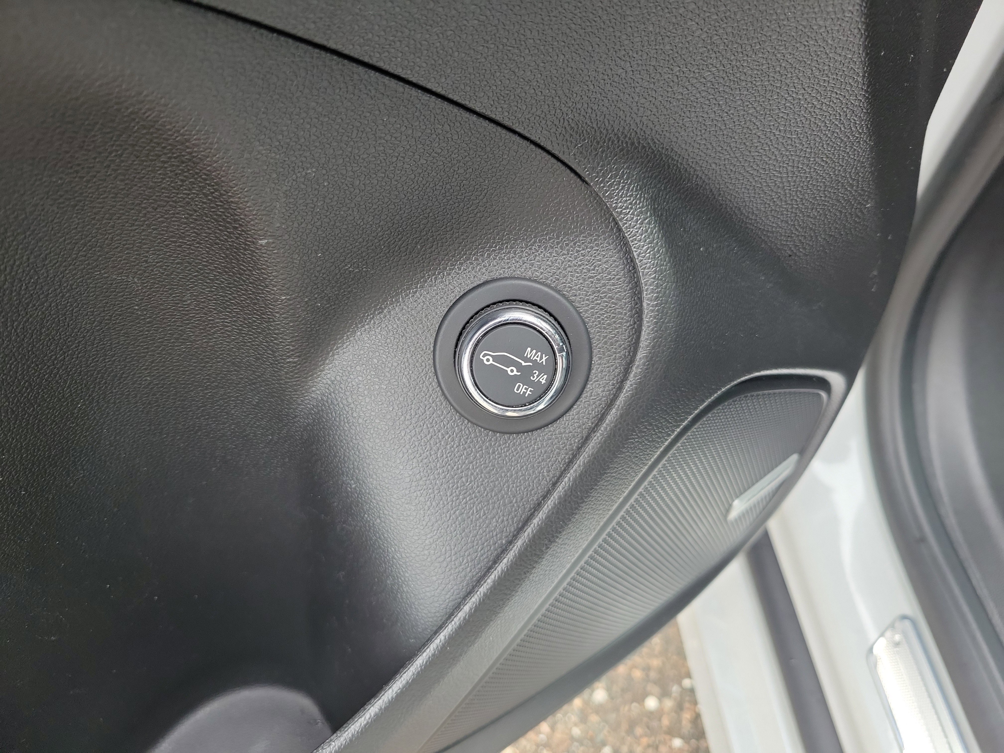 Used 2020 Buick Encore GX Essence w/ Experience Buick Package image 25