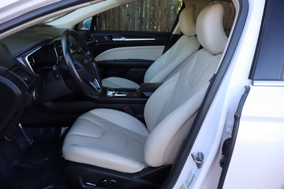 Used 2017 Ford Fusion Energi Titanium FWD image 20