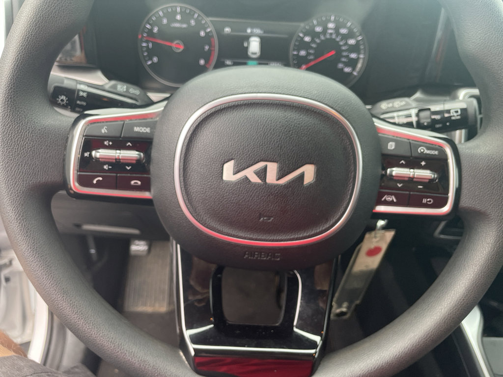 Used 2023 Kia Sorento LX AWD/4WD image 14