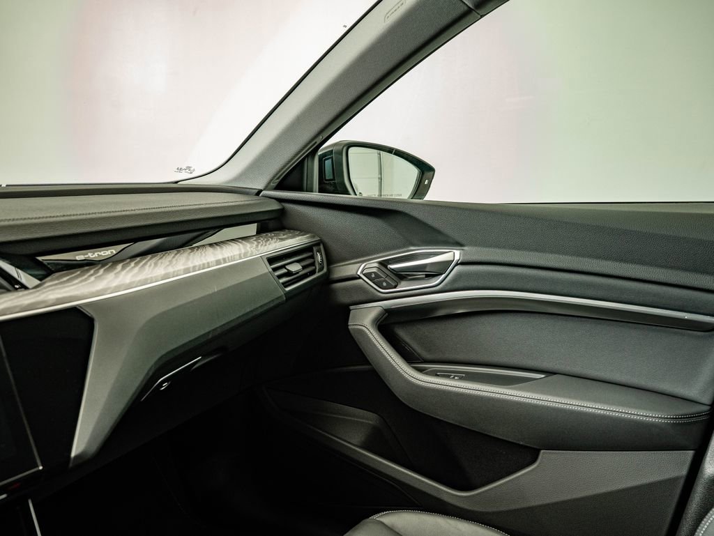 Used 2021 Audi e-tron Premium w/ Convenience Plus Package AWD/4WD image 27