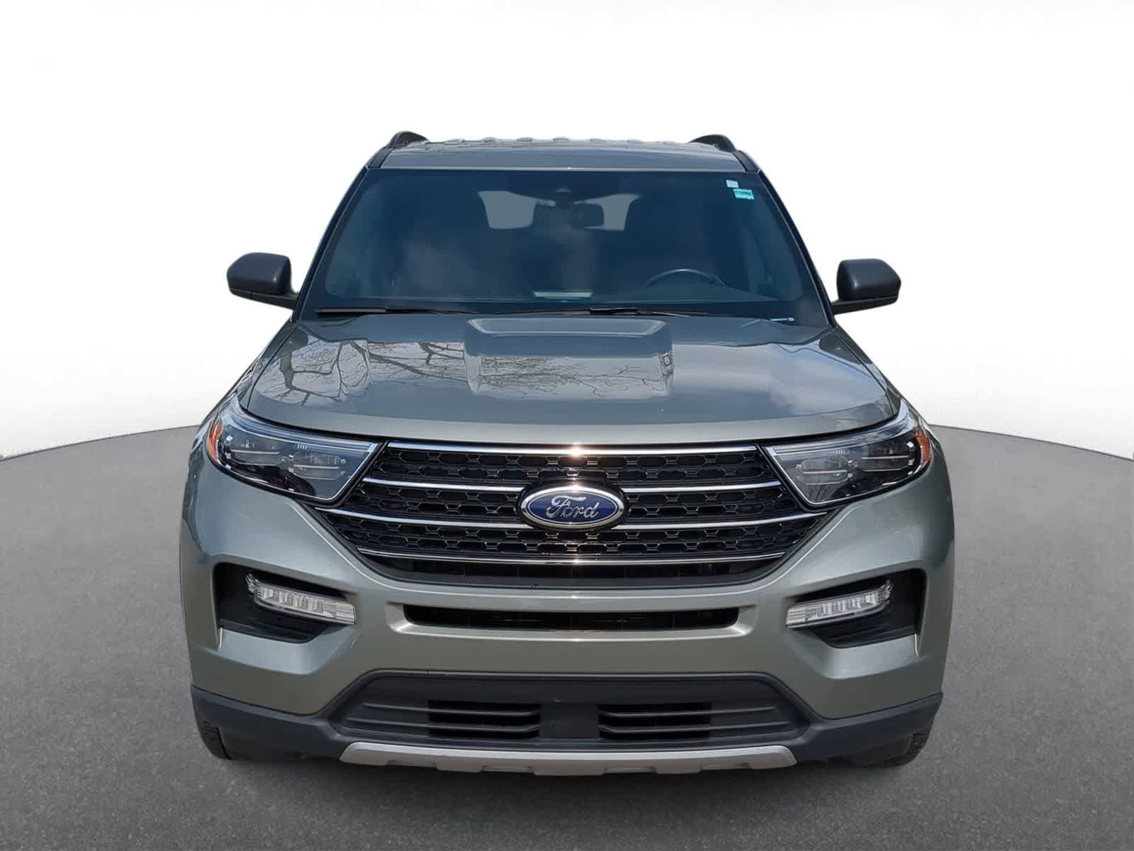 Used 2020 Ford Explorer XLT w/ Equipment Group 202A image 3