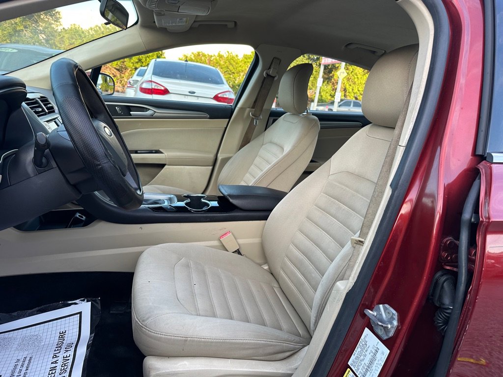 Used 2014 Ford Fusion SE FWD image 10