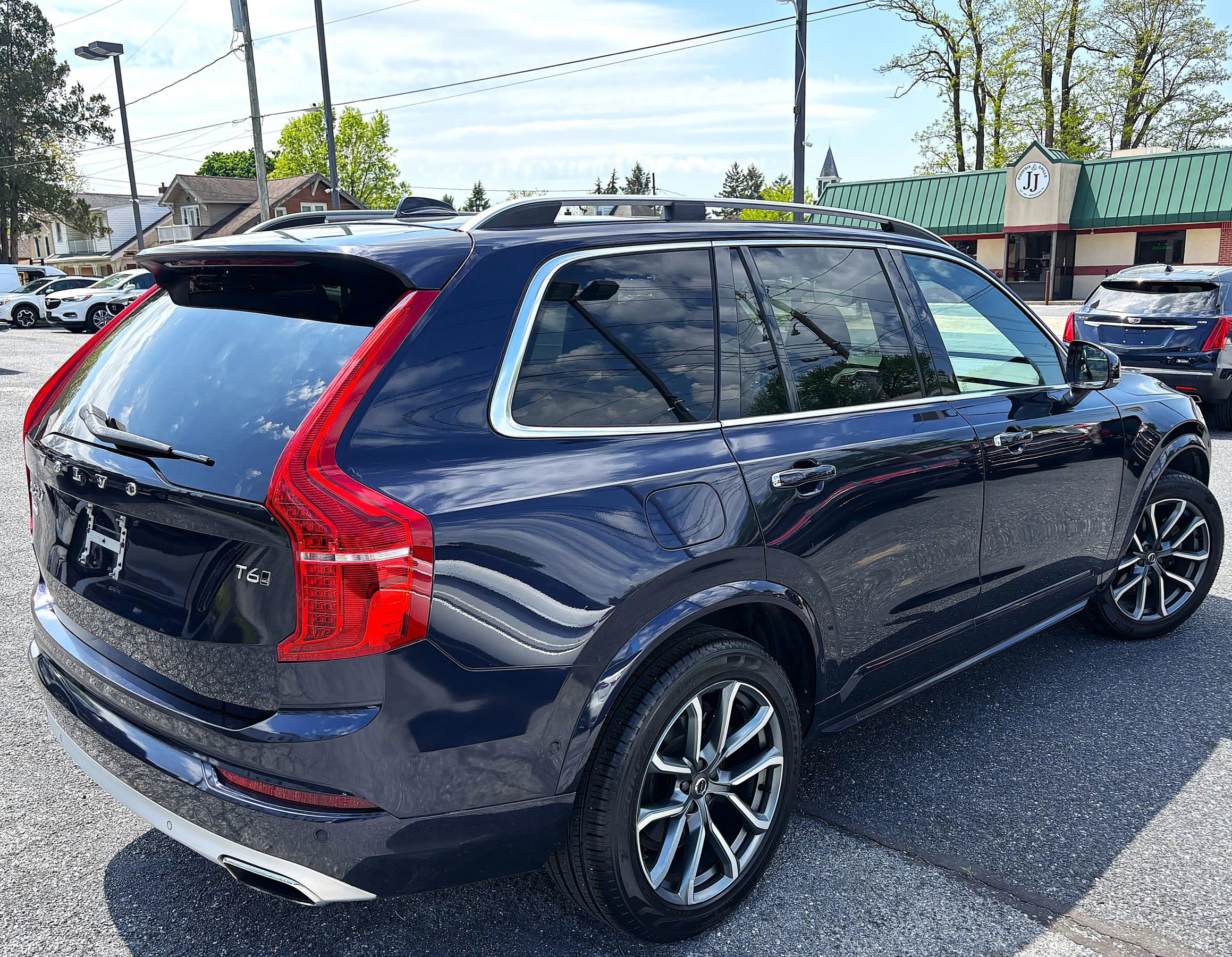 Used 2017 Volvo XC90 T6 Momentum w/ Vision Package AWD/4WD image 5