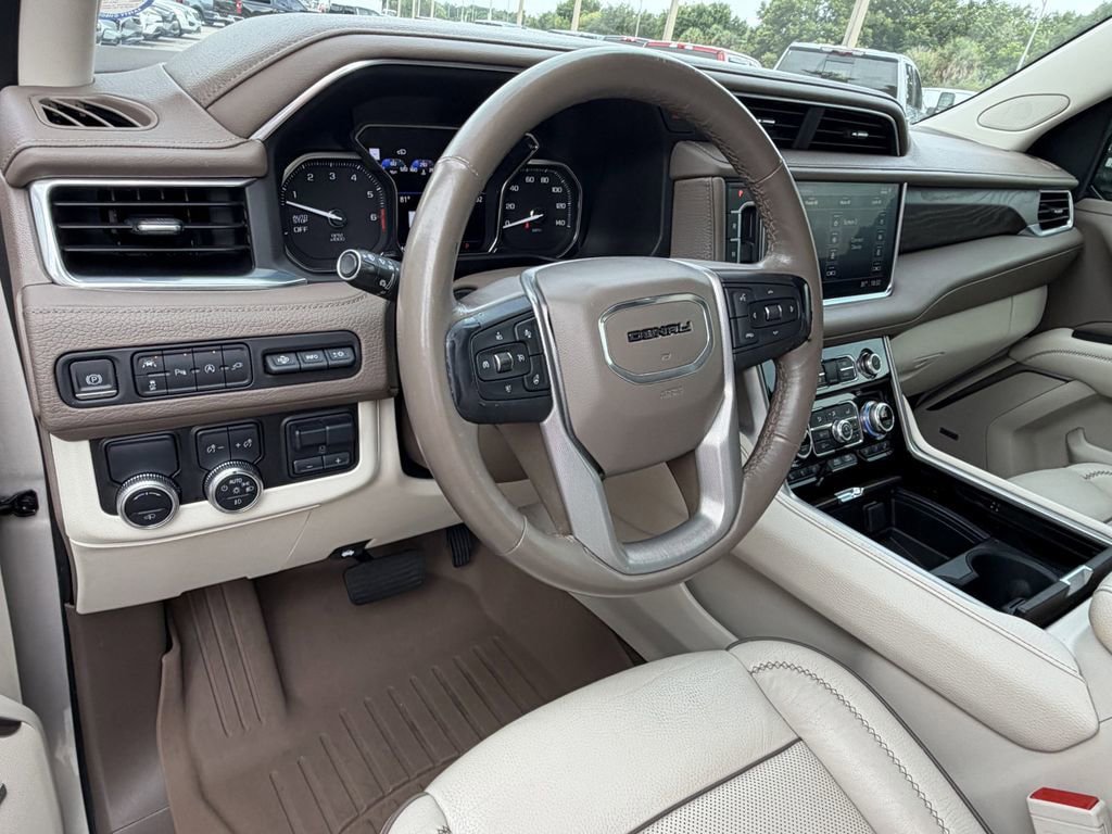 Used 2021 GMC Yukon XL Denali w/ Denali Premium Package RWD image 18