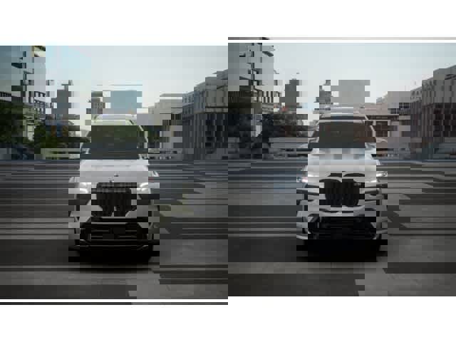 New 2026 BMW X7 M60i image 3