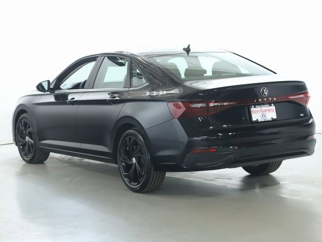 Used 2025 Volkswagen Jetta SE w/ Sunroof Package image 39