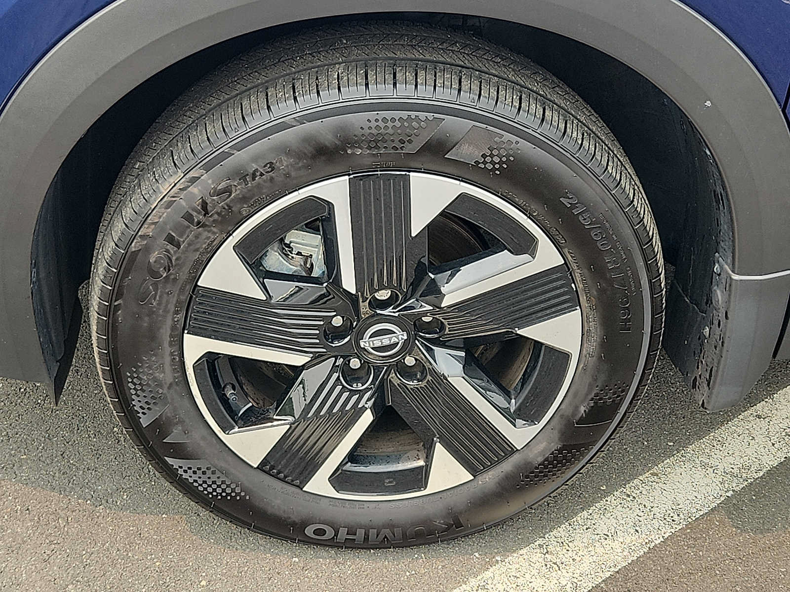 Used 2025 Nissan Kicks SV AWD/4WD image 8