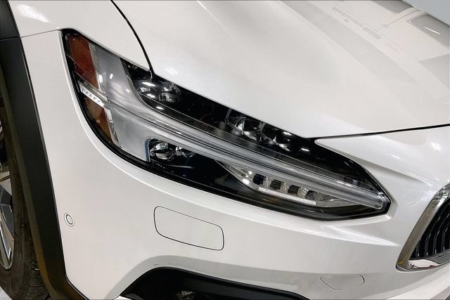 Certified 2025 Volvo V90 B6 Cross Country Plus AWD/4WD image 31