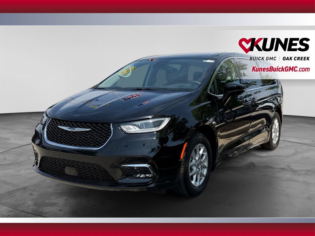 Used 2024 Chrysler Pacifica Touring-L FWD image 5