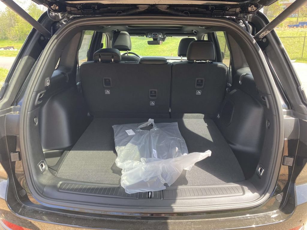 New 2026 Jeep Grand Cherokee Limited w/ Limited Altitude Package RWD image 9
