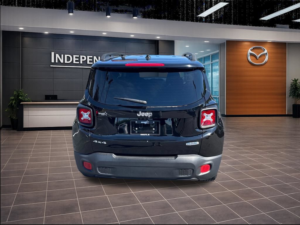 Used 2017 Jeep Renegade Latitude AWD/4WD image 4