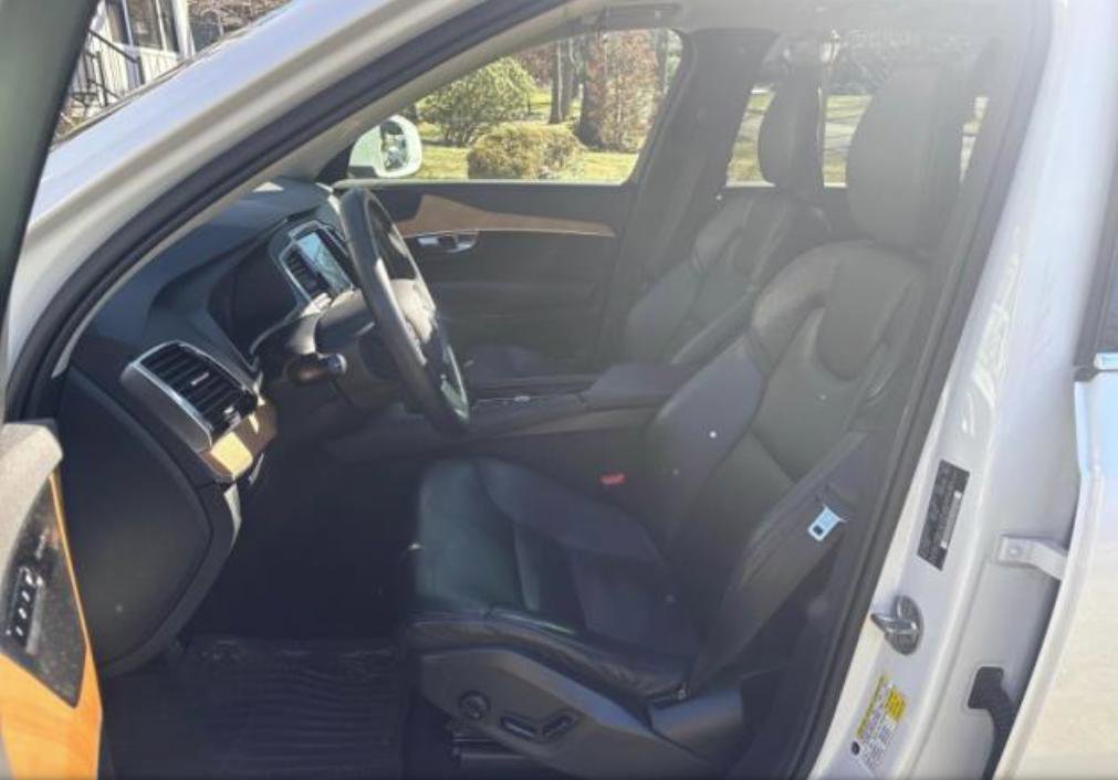 Used 2023 Volvo XC90 B6 Plus image 2