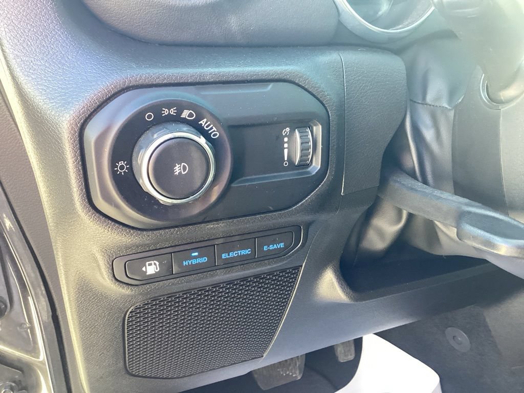 Used 2023 Jeep Wrangler Unlimited Sahara w/ Cold Weather Group AWD/4WD image 10