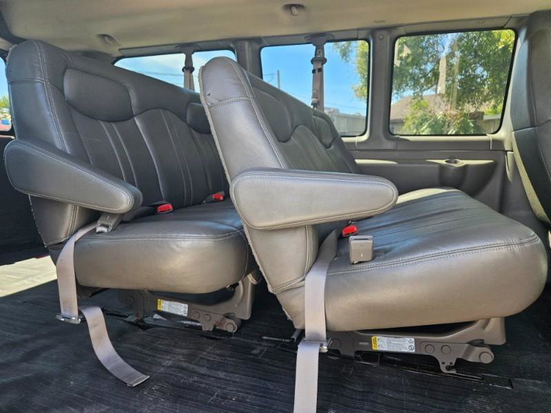 Used 2008 Chevrolet Express 1500 Passenger RWD image 13