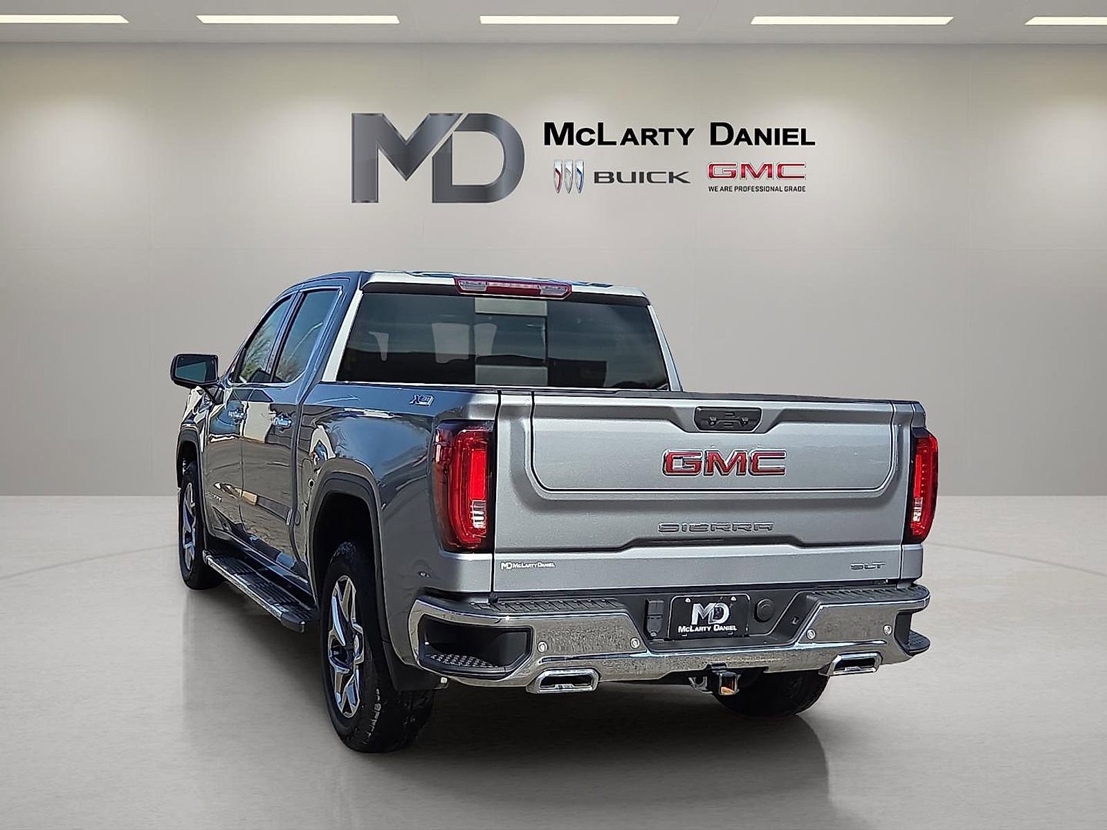 Certified 2023 GMC Sierra 1500 SLT w/ SLT Premium Package image 4