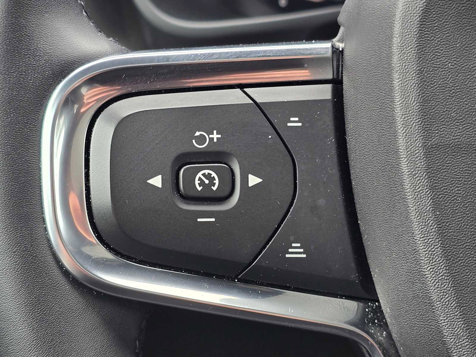 Certified 2023 Volvo C40 P8 Recharge Plus image 32