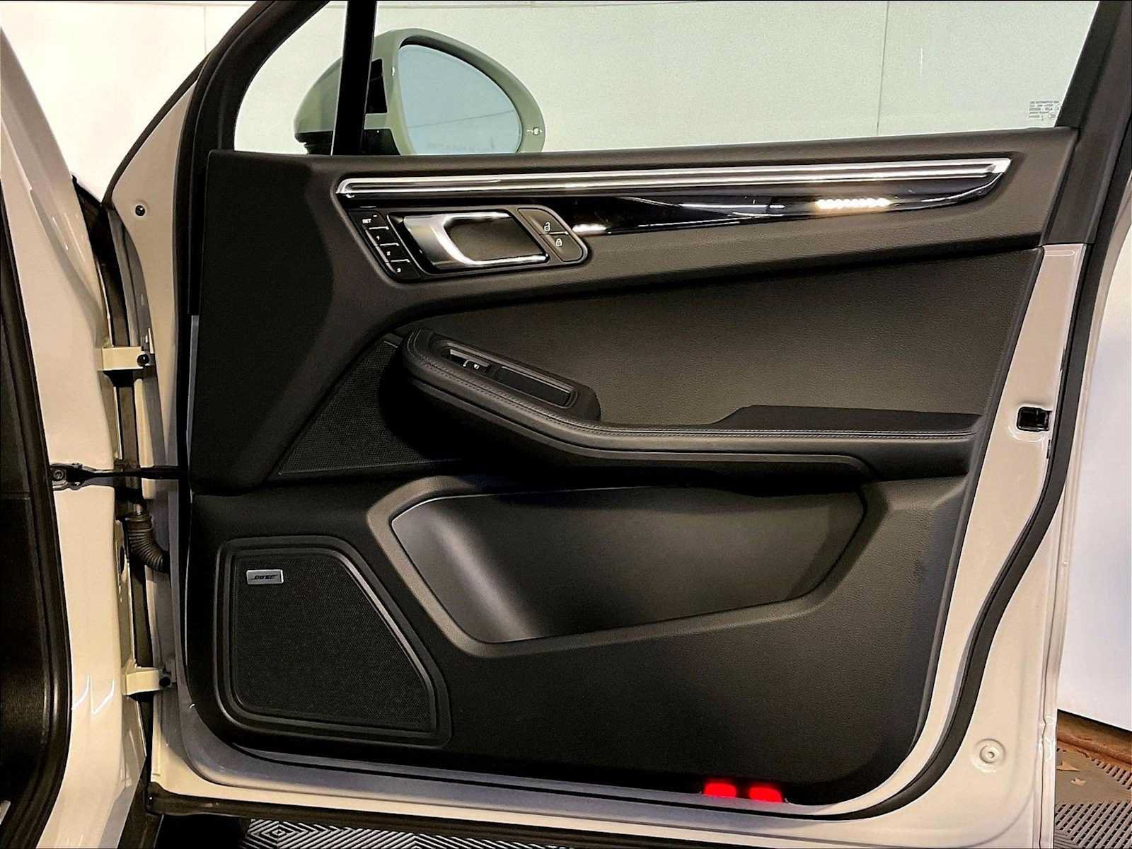 Certified 2021 Porsche Macan S AWD/4WD image 26