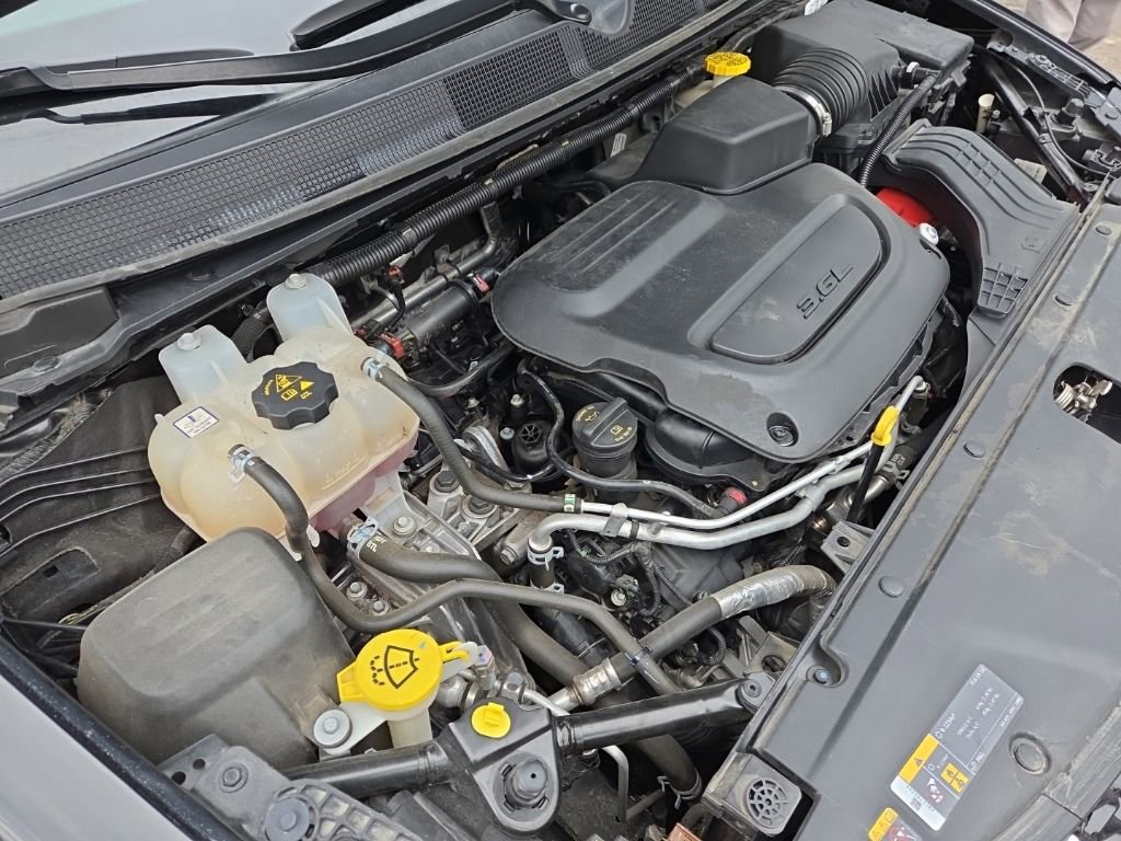 Used 2023 Chrysler Pacifica Touring-L FWD image 46