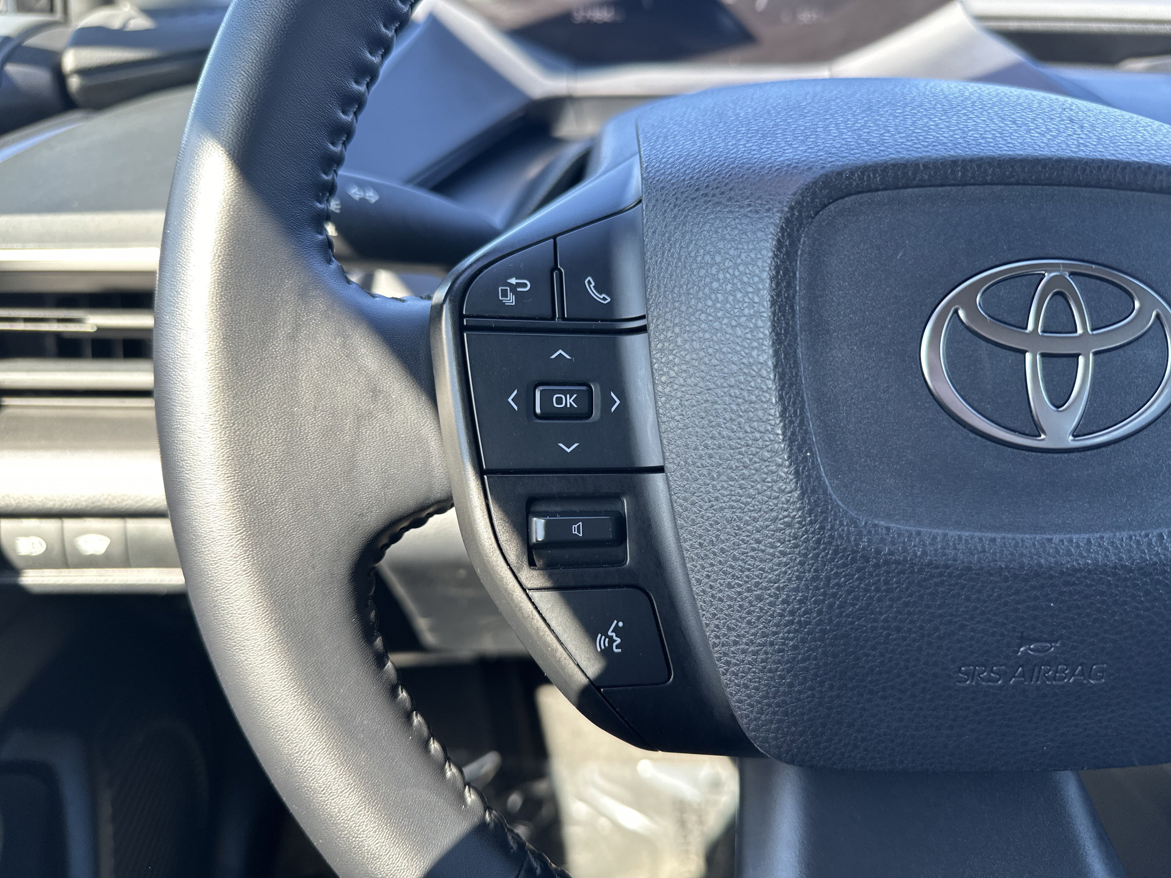 Used 2024 Toyota Prius LE image 19