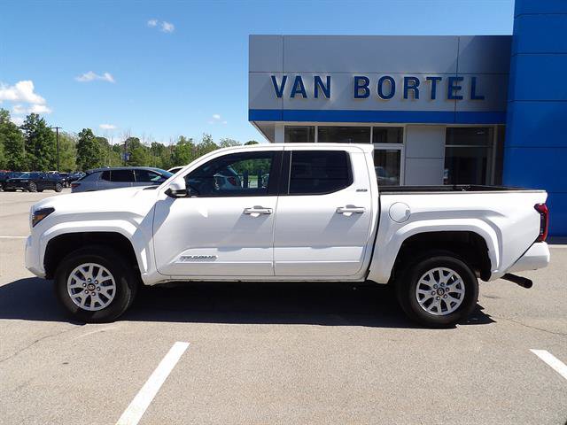 Used 2024 Toyota Tacoma SR5 AWD/4WD image 2